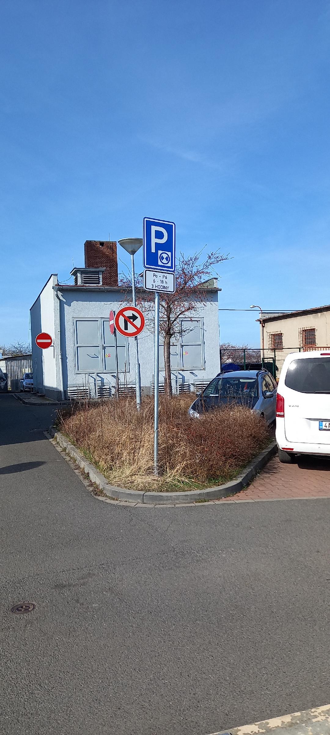 Nahnuté značky. 