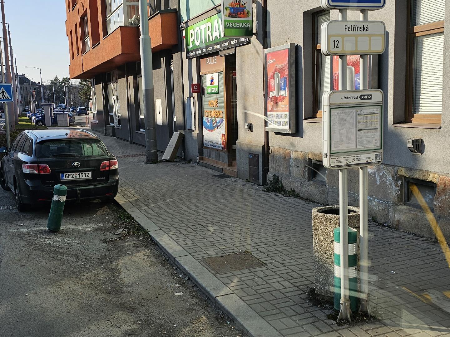 Poničené dopravní značení 
